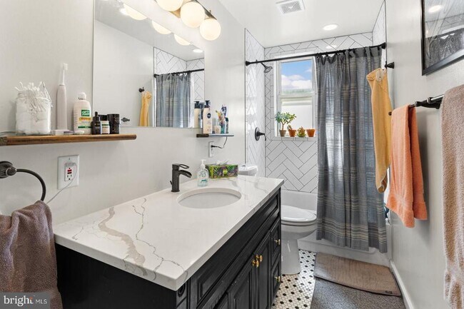 Building Photo - 808 Sears St