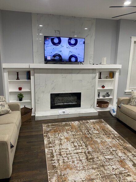 Building Photo - 8027 S Kimbark Ave