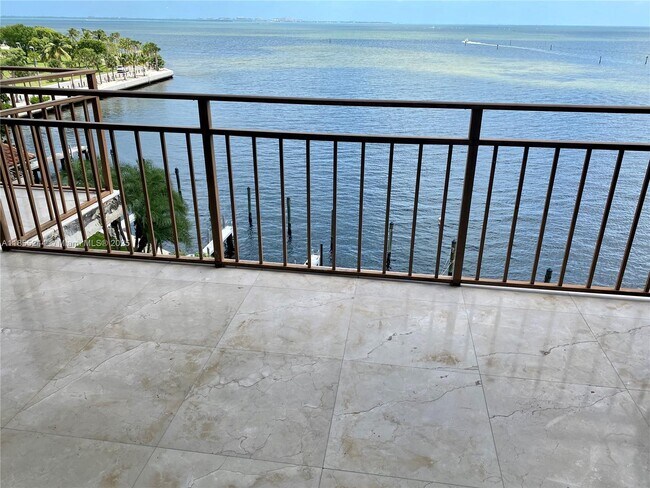 Building Photo - 1632 S Bayshore Ct
