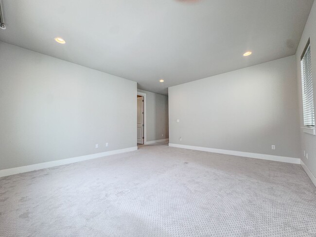 Building Photo - New 4 bed with bedroom and bath on main floor