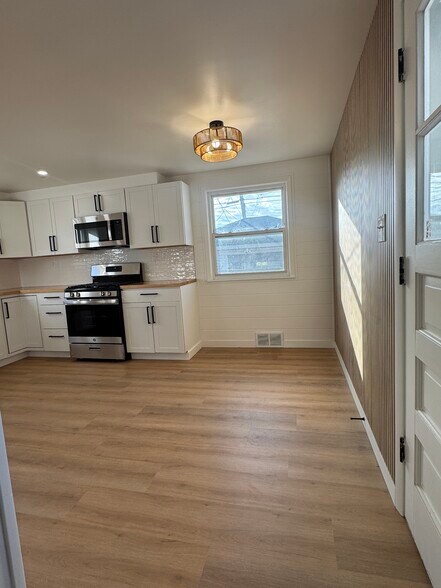 Kitchen - 249 Dunlop Ave