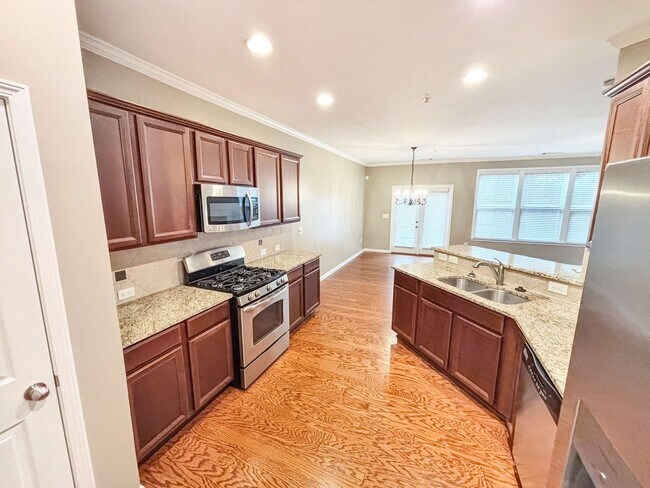 Building Photo - End Unit Townhome - 3BR, 2.5BA with Garage