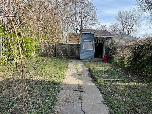 Building Photo - 713 E Caldwell St