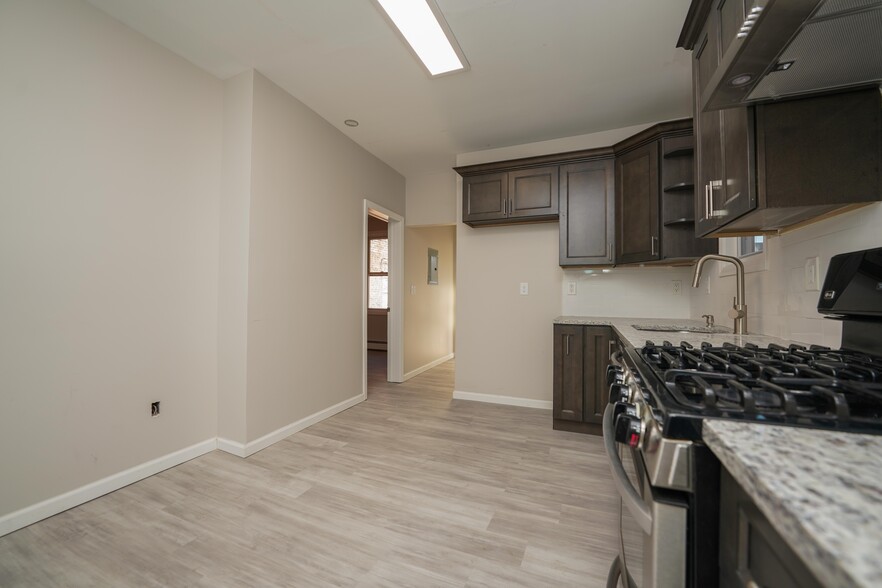 Building Photo - 104 Cambridge Ave