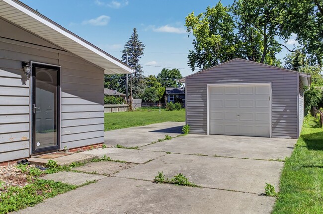 Building Photo - CHARMING RANCH!! 3 Bed, 1 Bath Home in Ames