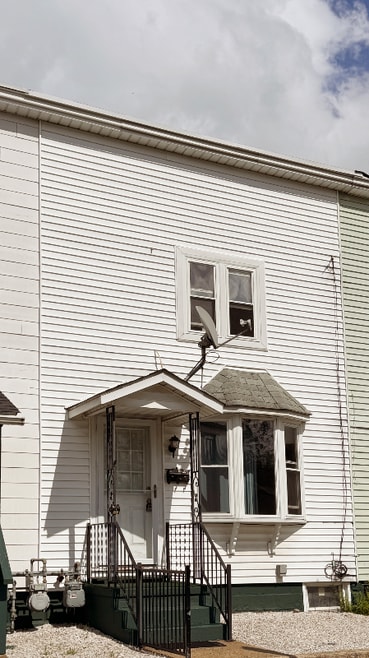 Building Photo - 14 Linden St