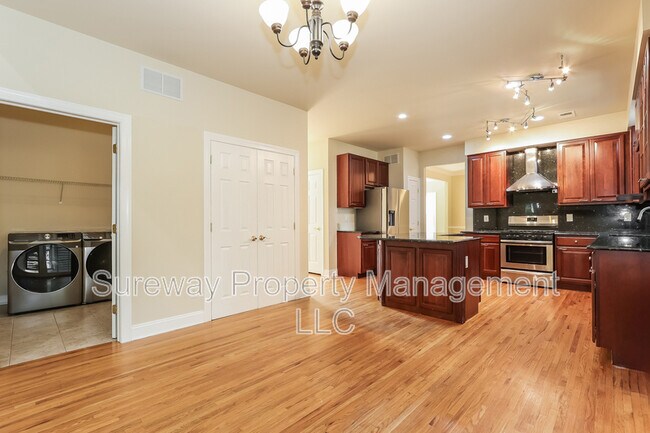 Building Photo - 2 Lucha Ct
