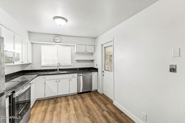 Building Photo - 5913 E Decatur St