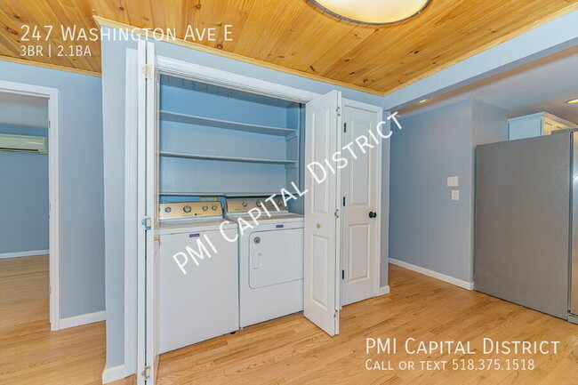 Building Photo - Gorgeous, Completely Remodeled, Spacious, ...