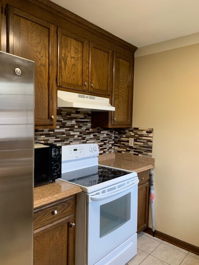 Building Photo - Florida Blvd / Sherwood Forrest