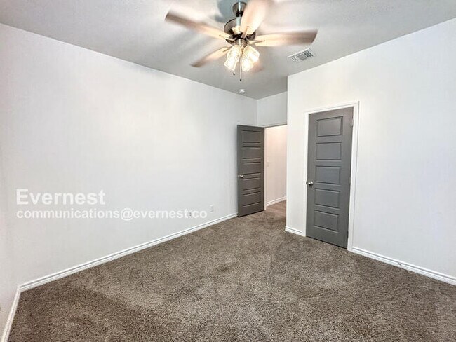 Building Photo - 718 Freedom Cir