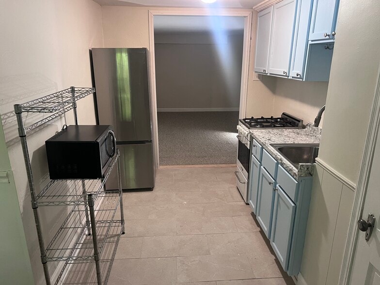 Kitchen - 1377 Scott Blvd