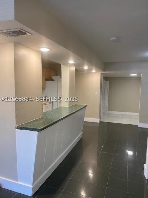 Building Photo - 643 W 68th St