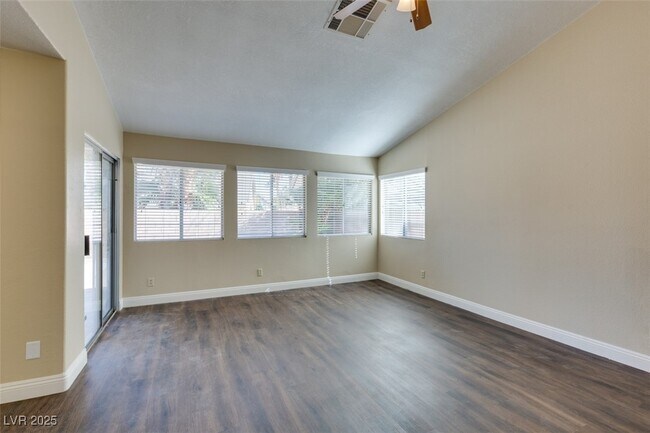 Building Photo - 324 Redondo St
