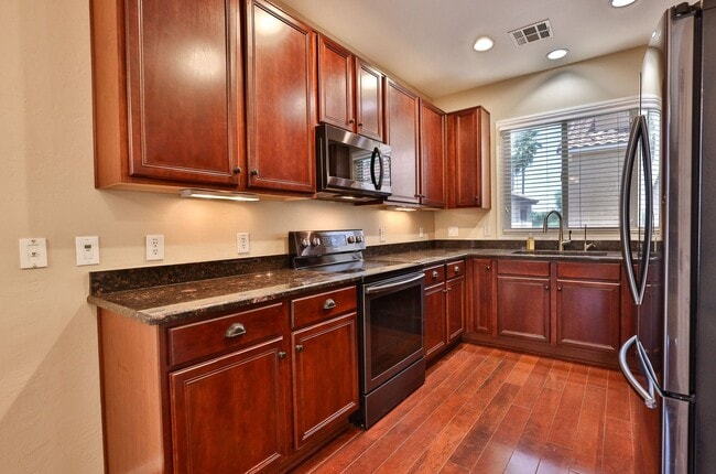 Building Photo - Beautiful Gilbert 3 bed/3 bath Home in The...