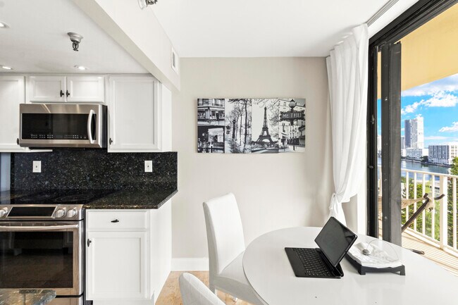 Building Photo - 290 174th St St