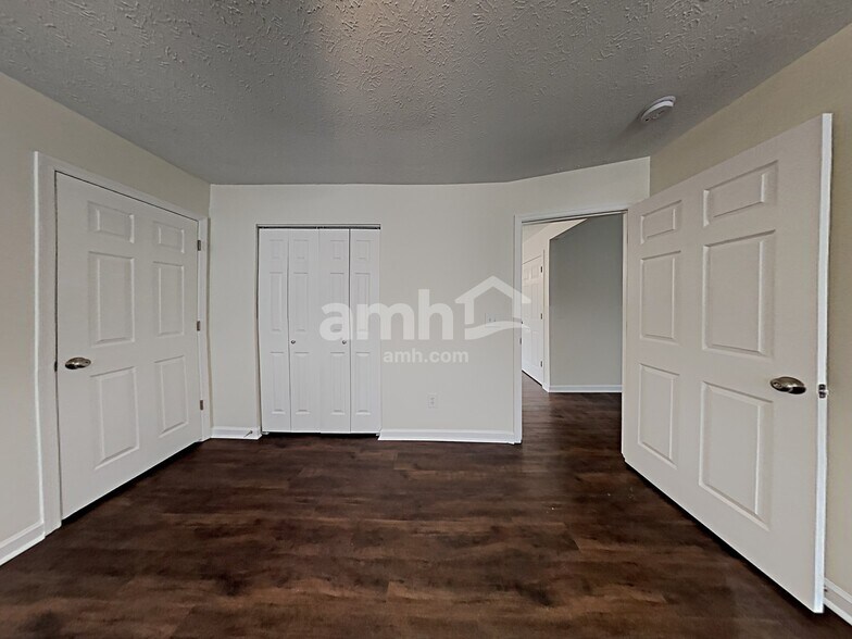 Building Photo - 112 Bradford Cir