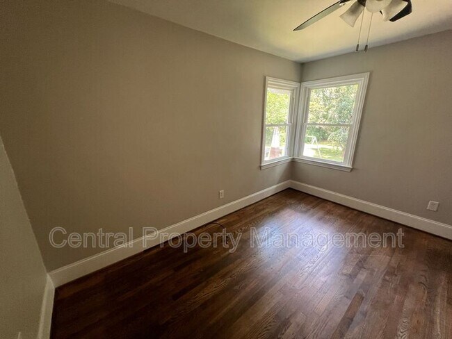 Building Photo - 32 N Garden Cir