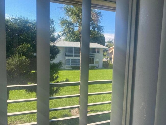 Building Photo - 39 Easthampton B