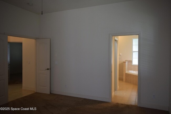 Building Photo - 1170 Eleuthera Dr NE