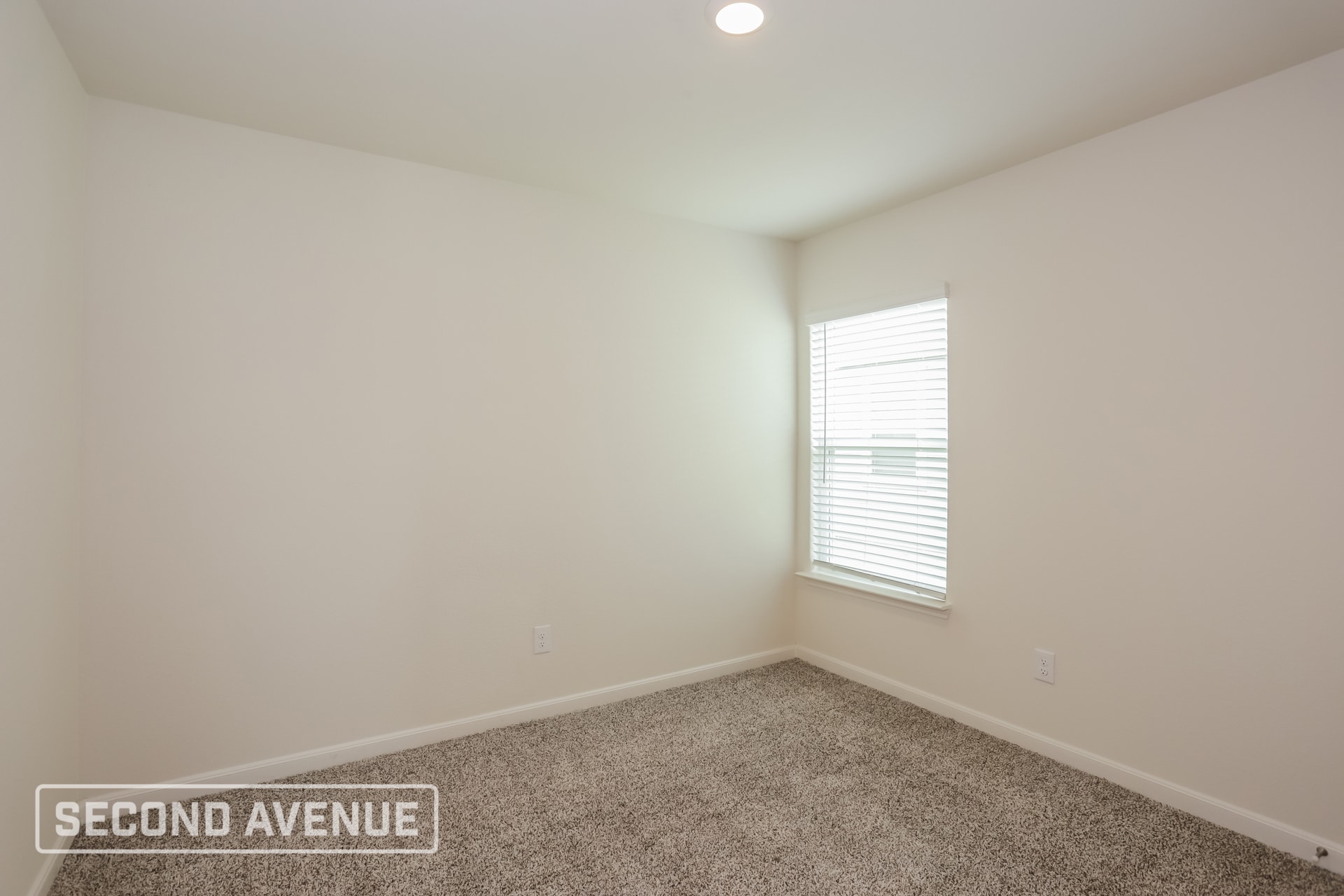Building Photo - 1325 Woodwinds Dr