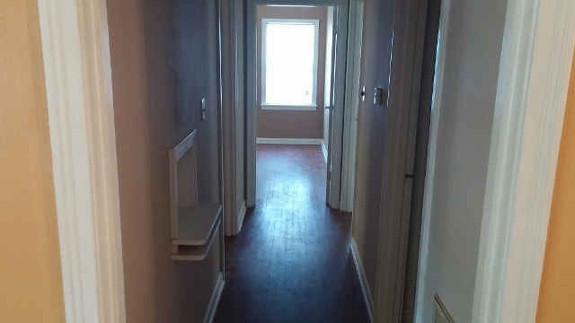 Building Photo - CUTE 3/2 BROADMOOR