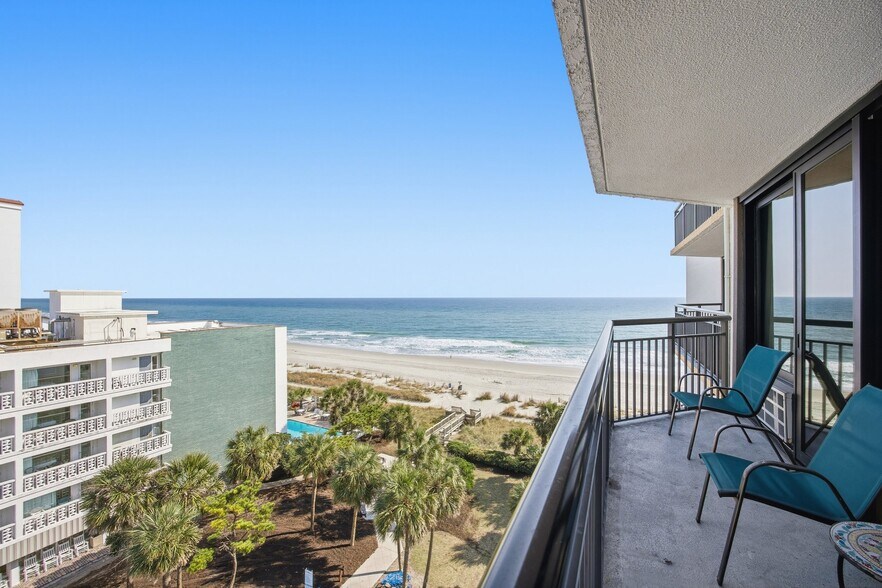 Building Photo - 2710 N Ocean Blvd