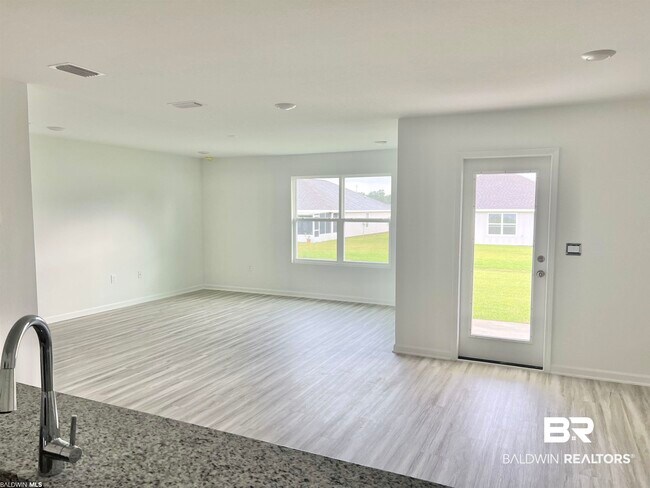 Building Photo - 428 Winters Ave