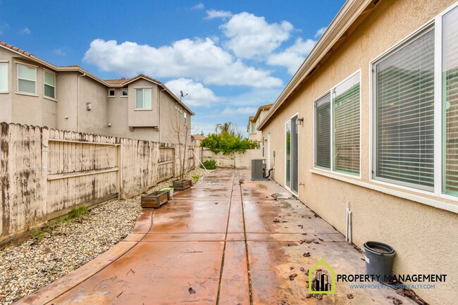 Building Photo - Exceptional Single-Story Home for Rent - 2...