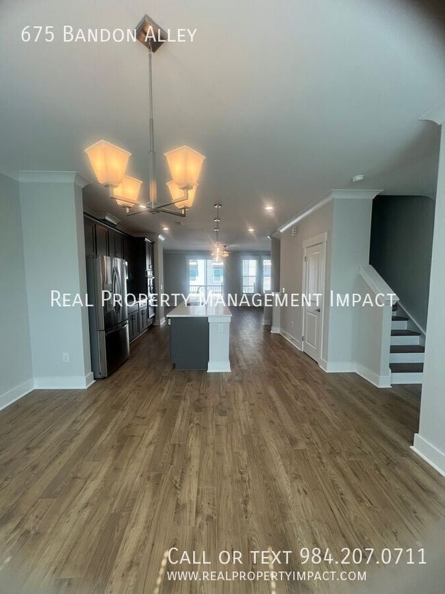 Building Photo - 675 Bandon Aly