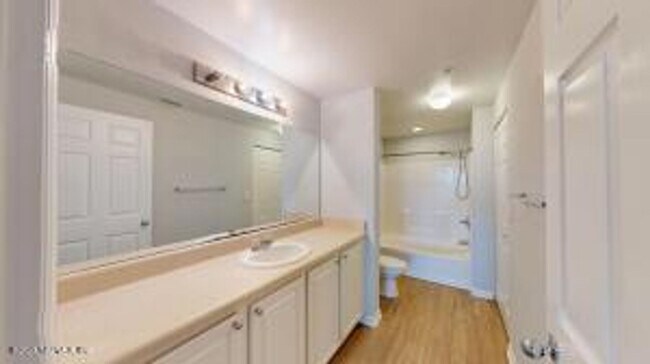 Building Photo - Nice 2 bedroom, 2 bathroom condo in the he...