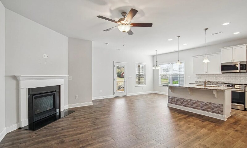 Building Photo - 112 Boomer St