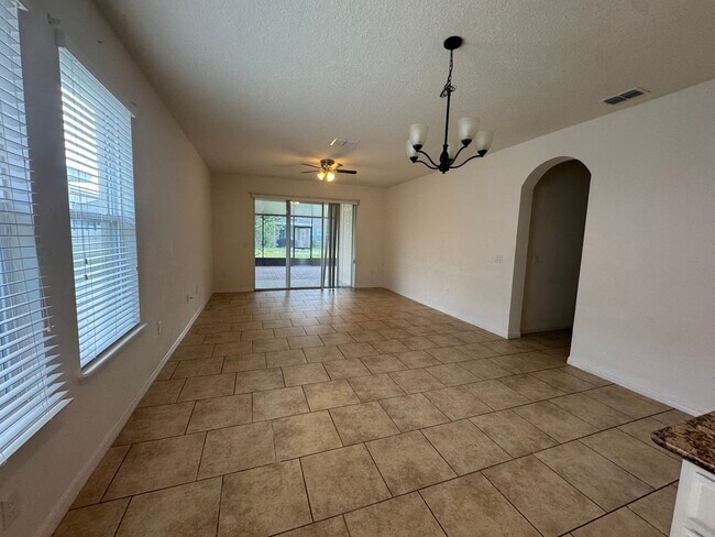 Building Photo - SPACIOUS 4BR/2BA IN THE SAINT CLOUD AREA