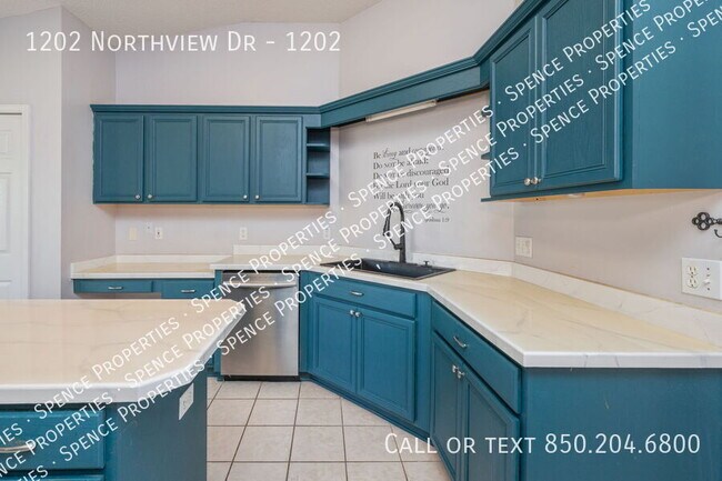 Building Photo - 1202 Northview Dr