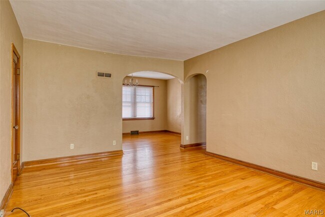 Building Photo - 6601 Alamo Ave