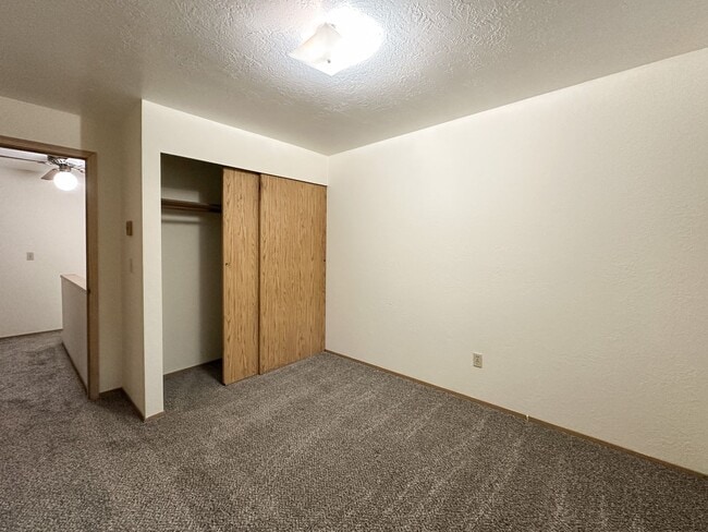 Building Photo - Charming 3-Bed Townhouse in Quiet Neighborhood Across from Park!