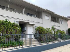 Building Photo - 975 S Barrington Ave