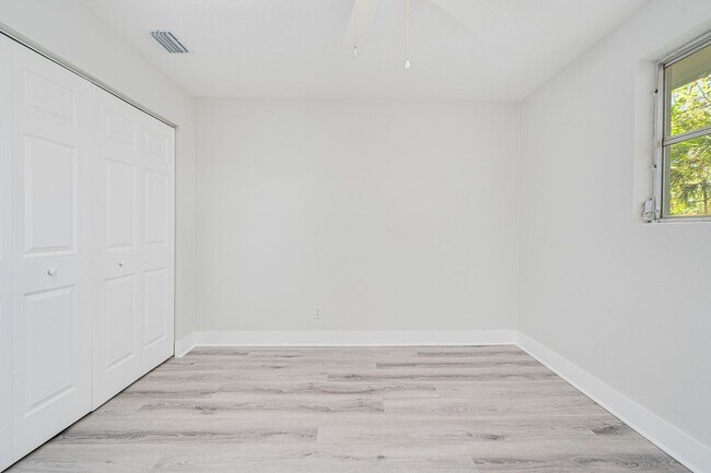 Building Photo - Stunning Remodeled 3-Bedroom Home in Prime Ormond Location