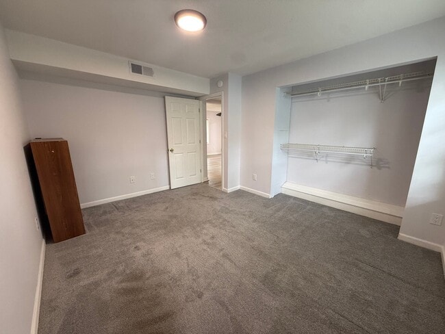 Building Photo - 120 N Pinewood Dr