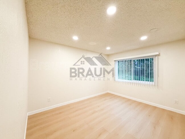 Building Photo - 4636 Laurel Canyon Blvd