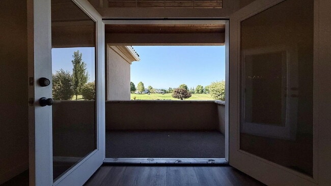 Building Photo - 143 Pine Lake Dr