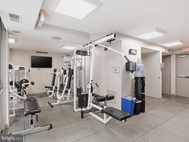 Building Photo - 880 N Pollard St