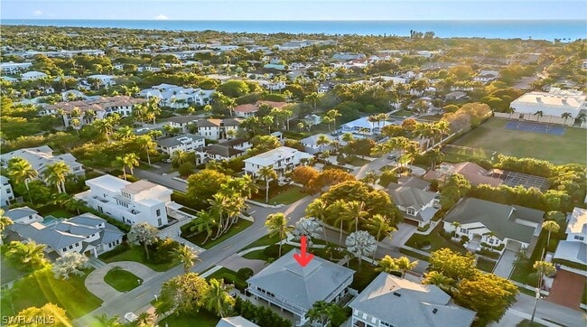 Building Photo - 877 7th St S