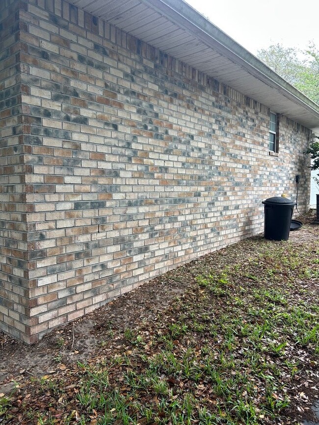 Building Photo - BEAUTIFUL BRICK 4 BEDROOM 2 BATH HOME AVAILABLE NOW CONTACT KAREN GUARDINO, REALTOR 386-747-9295