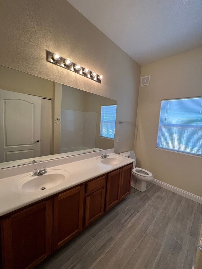 Building Photo - Gorgeous 3 Bedroom, 2 Bath in Silverado Ranch