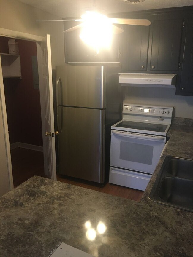 Building Photo - Nice 2/2 Home in West Rome $1095