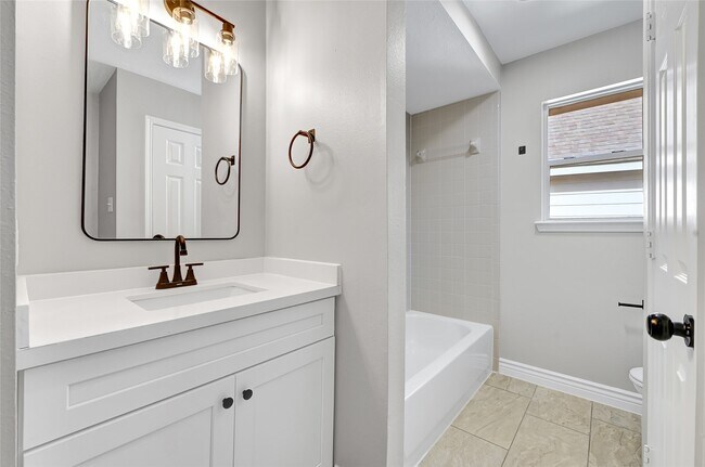 Building Photo - 5914 Shadow Creek Ct