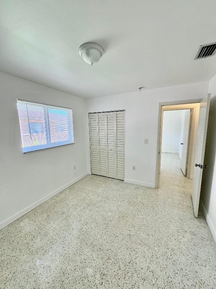 Building Photo - 626 W 17th St