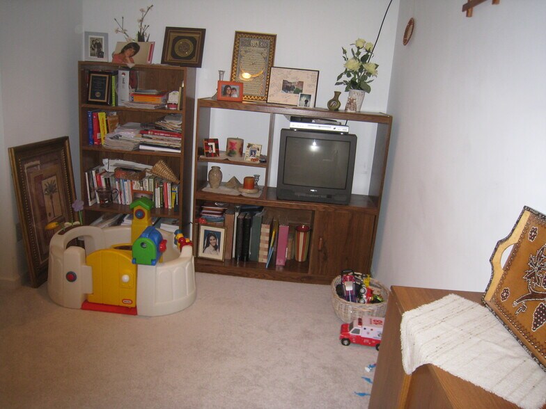 Building Photo - 5472 Baneberry Ave