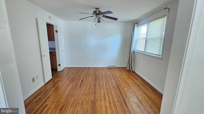 Building Photo - 328 Rees Dr